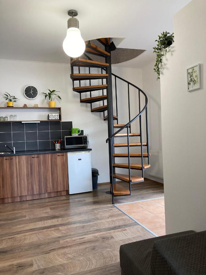 Apartman U Jakuba ดวูร์กราโลเว นัด ลาเบม ภายนอก รูปภาพ