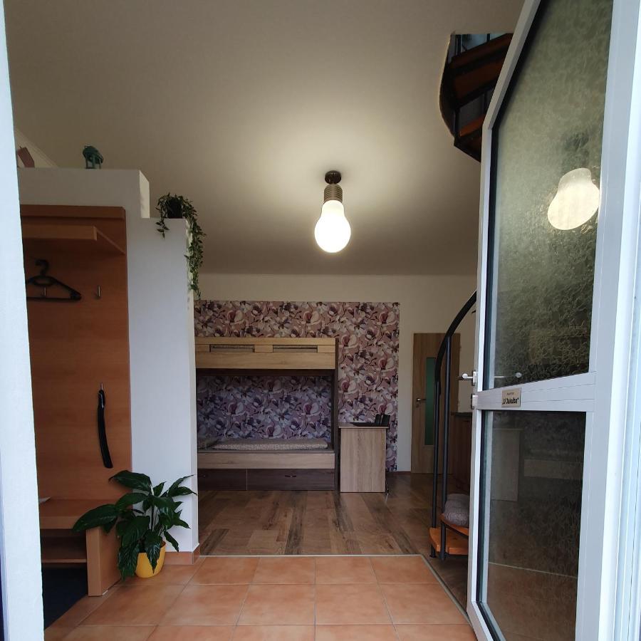 Apartman U Jakuba ดวูร์กราโลเว นัด ลาเบม ภายนอก รูปภาพ