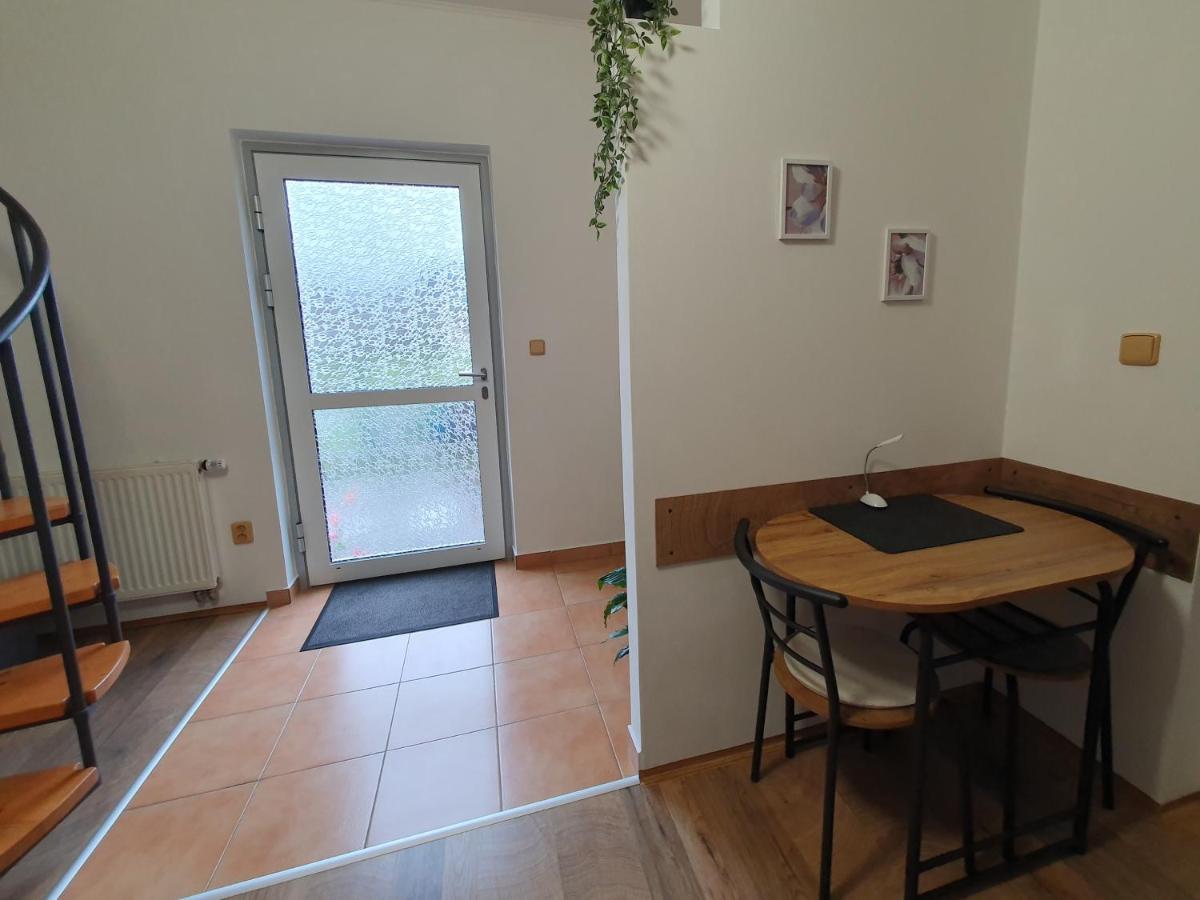 Apartman U Jakuba ดวูร์กราโลเว นัด ลาเบม ภายนอก รูปภาพ