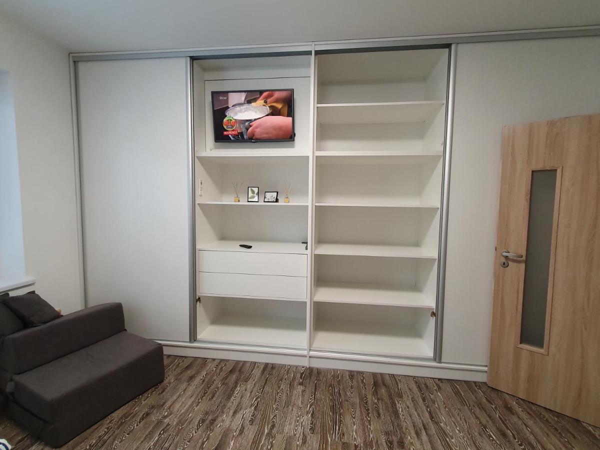 Apartman U Jakuba ดวูร์กราโลเว นัด ลาเบม ภายนอก รูปภาพ